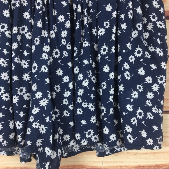 Urban Outfitters Pleated Waist Shorts Floral M - Picture 9 of 13